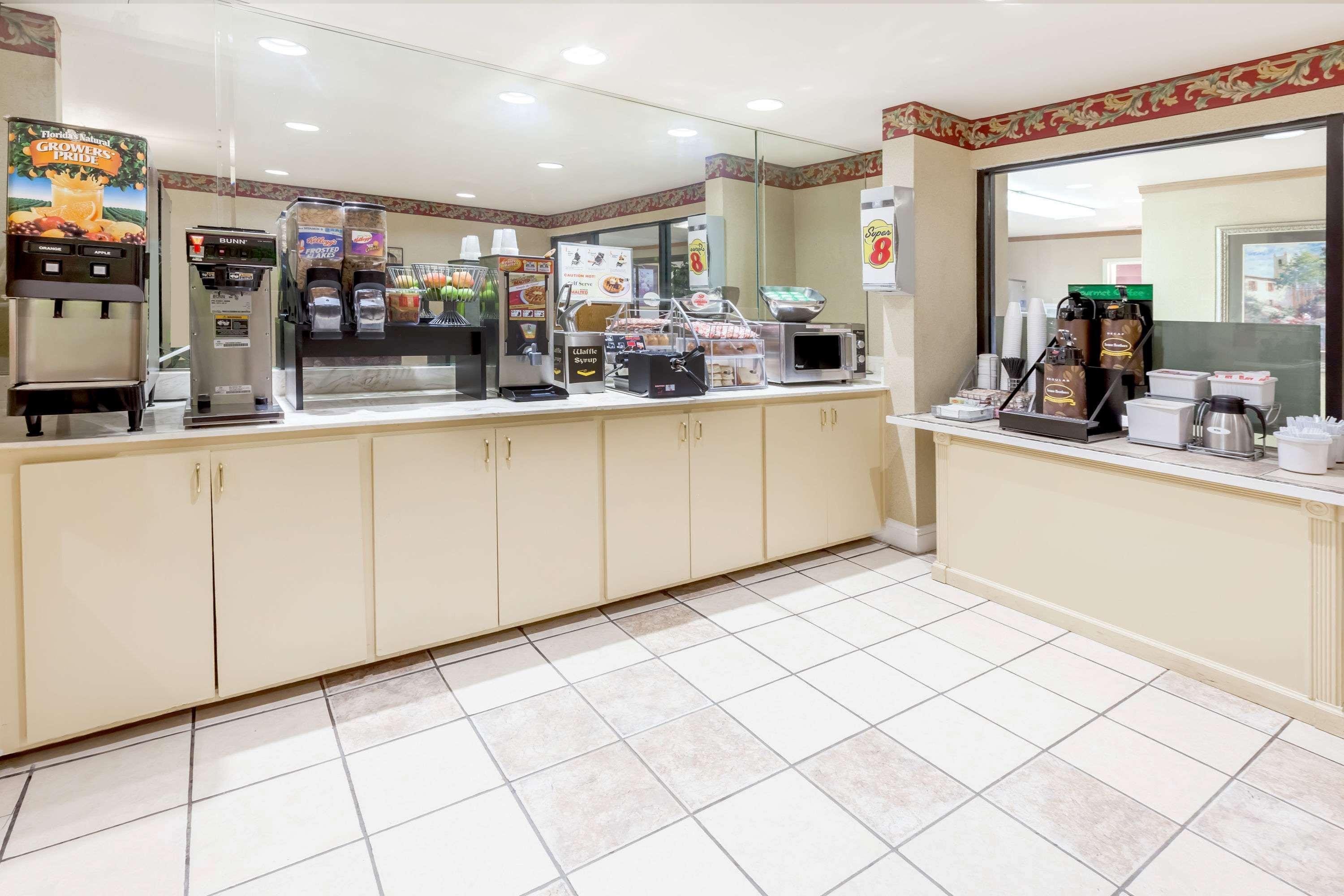 Hotel Super 8 By Wyndham Pine Bluff Esterno foto