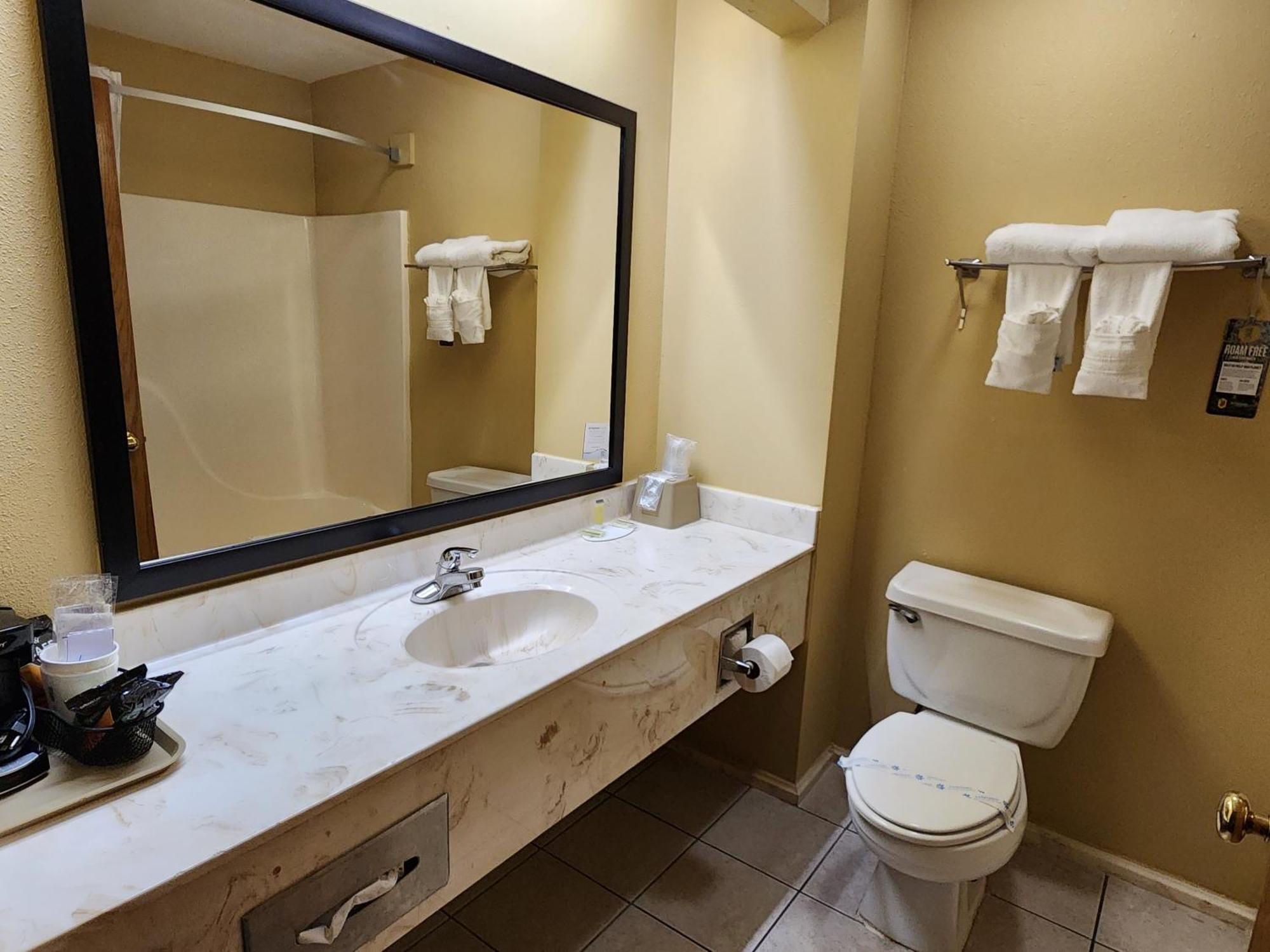 Hotel Super 8 By Wyndham Pine Bluff Esterno foto