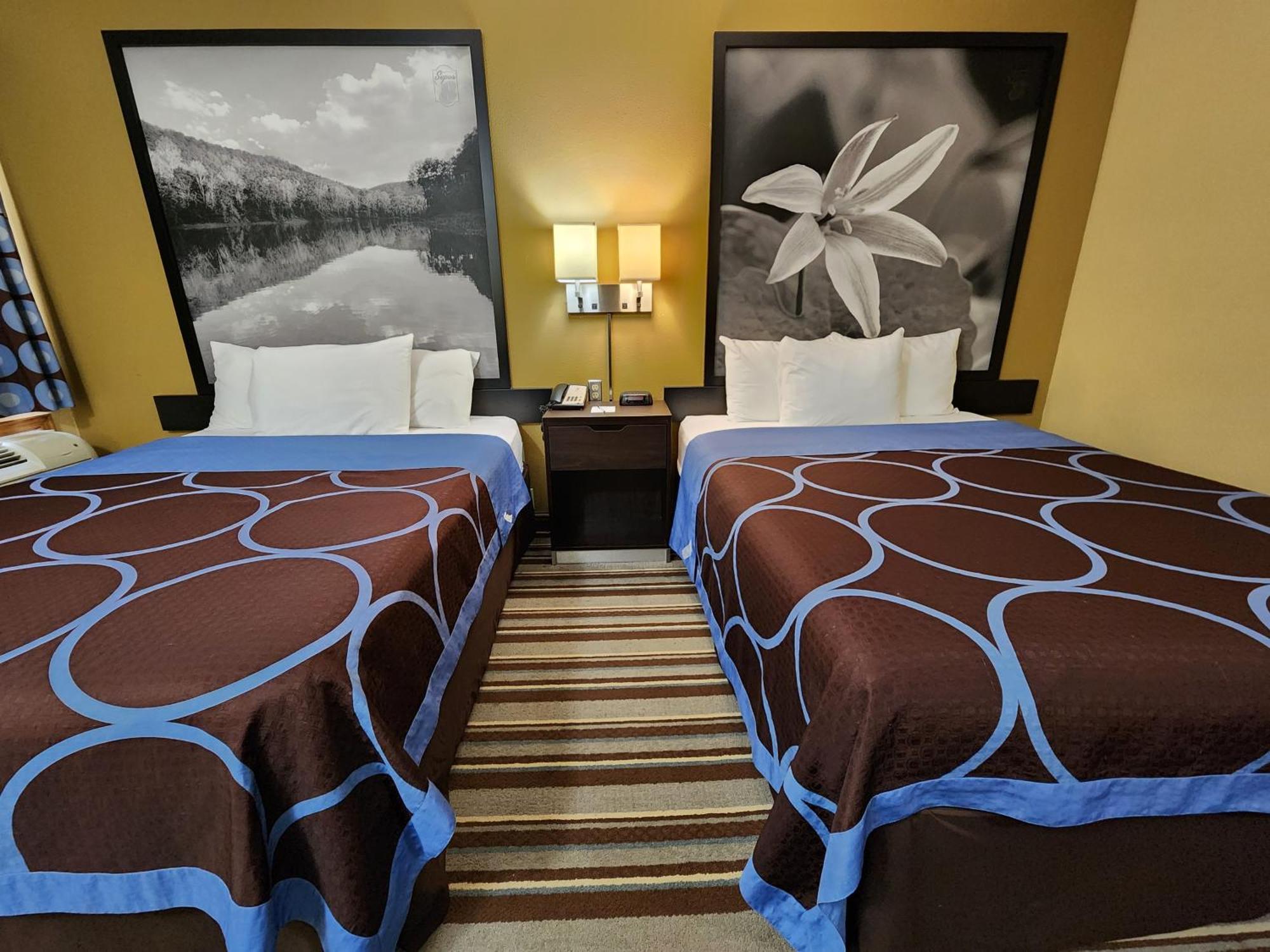 Hotel Super 8 By Wyndham Pine Bluff Esterno foto